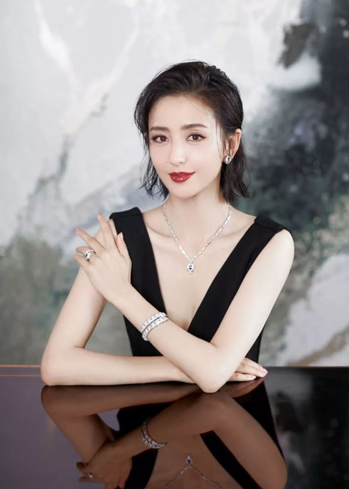佟麗婭金色新發(fā)型，引領時尚新風尚的閃耀魅力